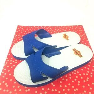 Chinese or Japanese Flip Floos. Size 10.